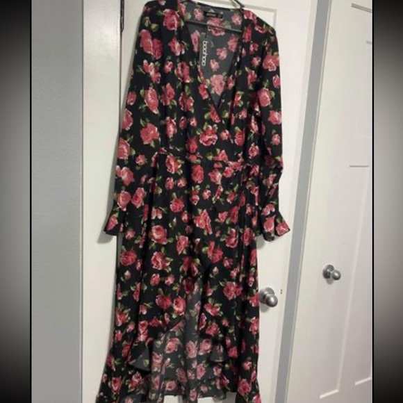 New with tags plus wrap dress boohoo - Picture 3 of 5
